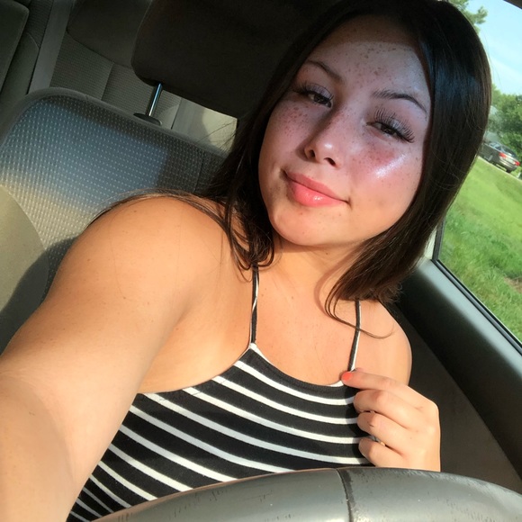 Meet your Posher, Selena - Picture 1 of 1